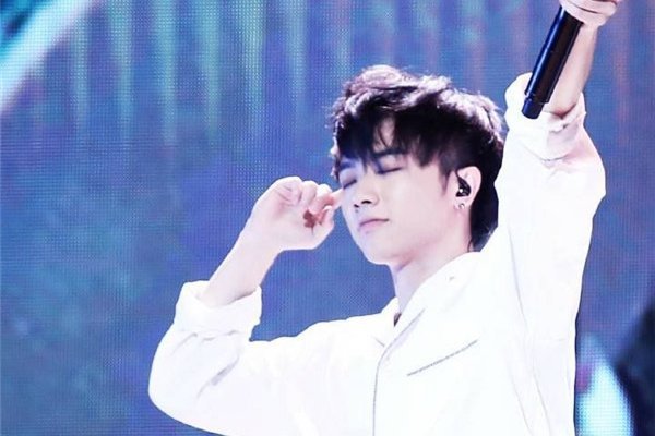 周杰伦和华晨宇关系怎么样 才华比较如何评价