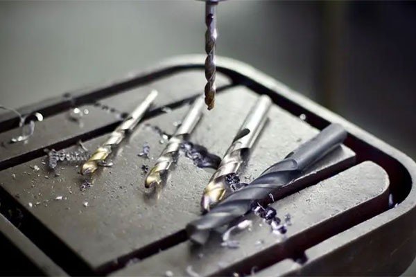 钻皮出羽啥意思