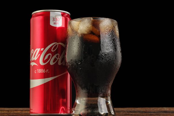 可口可乐公司收入锐减28%,这是什么原因造成的?