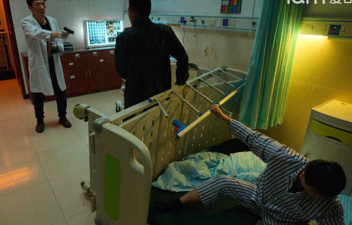 狂飙中老默是谁杀的