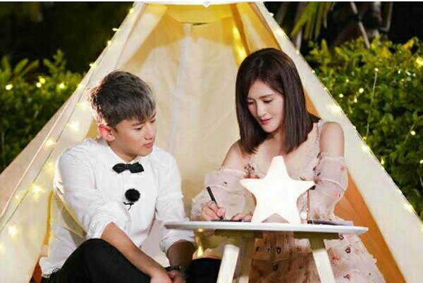 谢娜和张杰的爱情就像偶像剧一样甜蜜，他俩是怎么认识的？