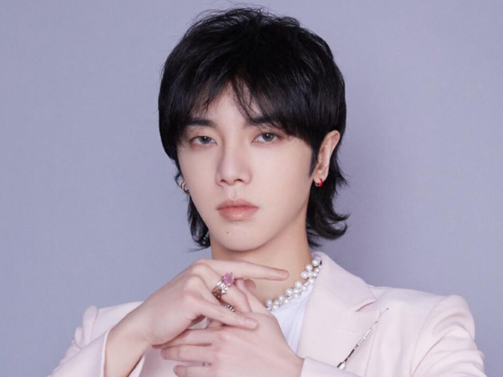 华晨宇回应网友嘲他唱歌像做法