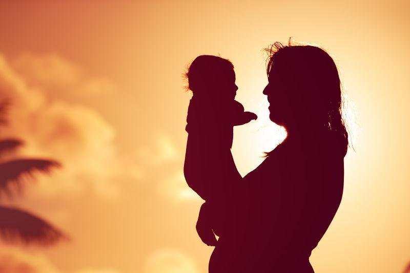 武大博士妈妈带6岁儿子参加毕业典礼，孩子是否也会为自己的母亲感到骄傲？