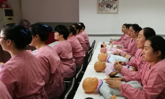 现在请一个月嫂需要多少钱