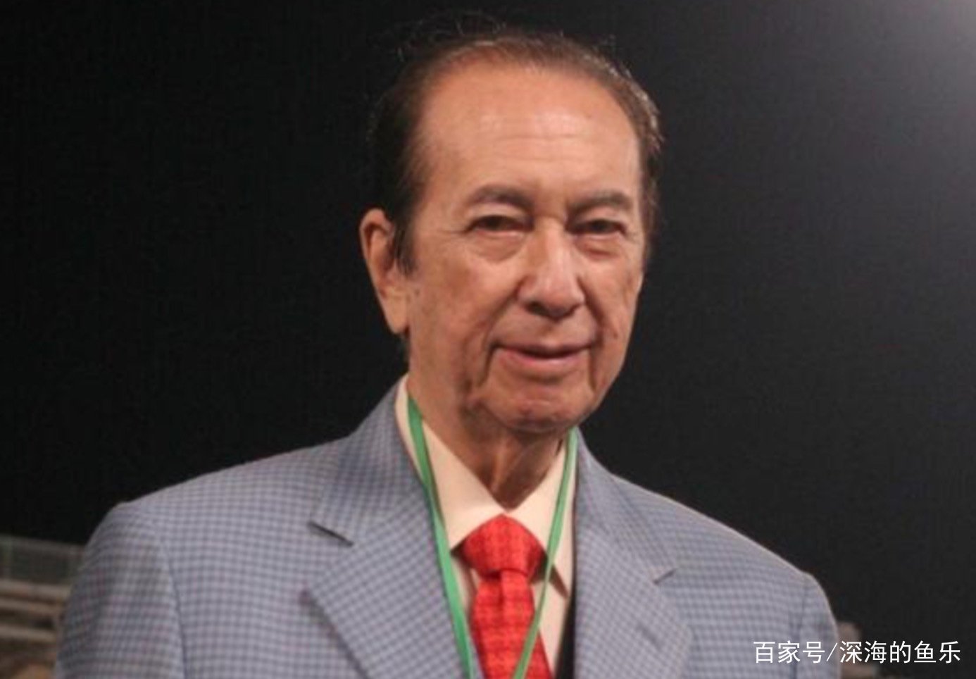赌王把儿子放国外隐藏30年,明明是梁安琪亲生,为何让何超琼照顾?