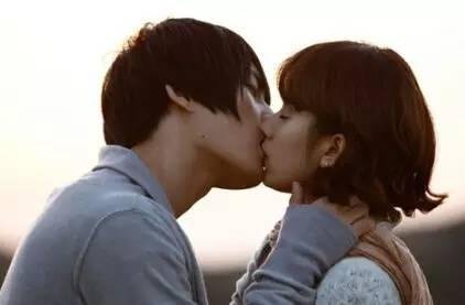 第一次很痛吗？是什么感觉？