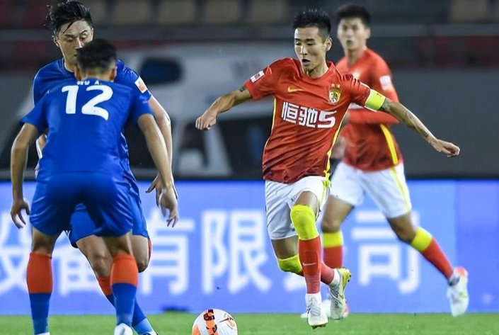 广州队与申花爆发冲突，双方到底是因何起的争执？