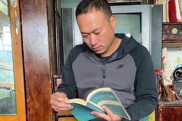 火爆全网的张同学自爆学历，初中毕业的它是如何一步步走到今天的？