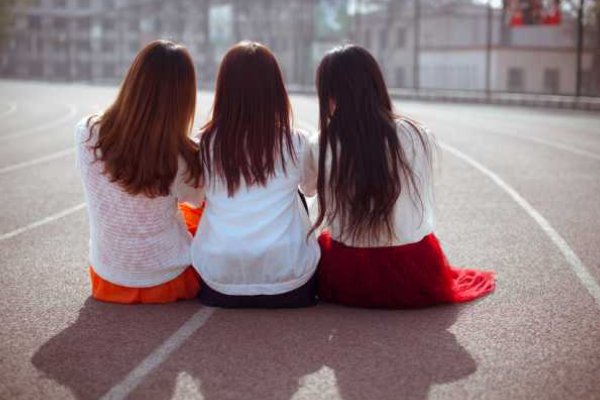 和病娇同一个寝室生活有什么体会？