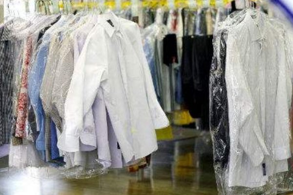 干洗店洗一件羽绒服大概多少钱？