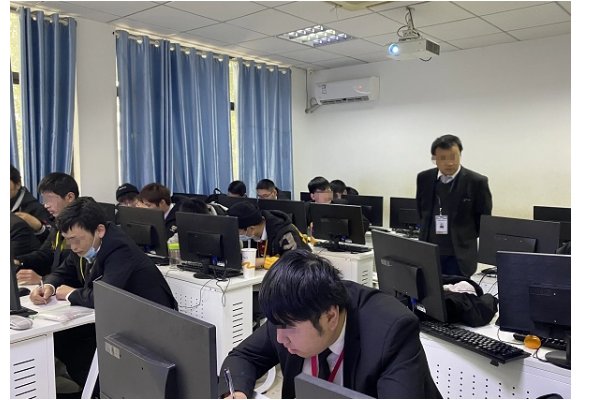 北大青鸟多少学费？