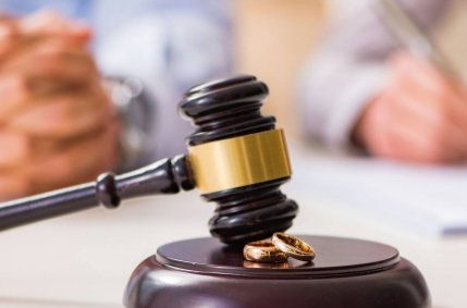 强生爽身粉被曝致癌，法院判其赔偿141亿元，你觉得冤不冤？