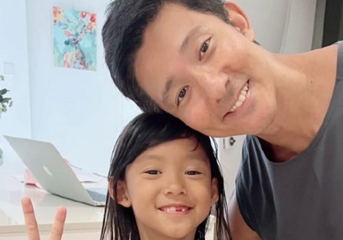 演员立威廉全家确诊新冠，他们是被如何感染的？