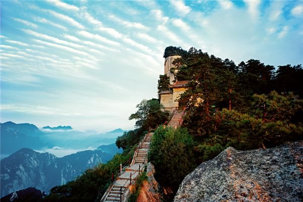 古文说，自古华山一条道，可为何自己在攀爬华山时却发现道路蜿蜒曲折？