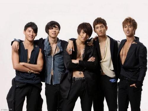 来玩吧邀请的东方神起是谁？