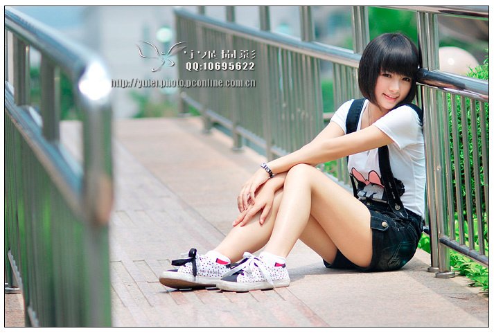 她是谁?网上搜到的照片，请问她是谁？