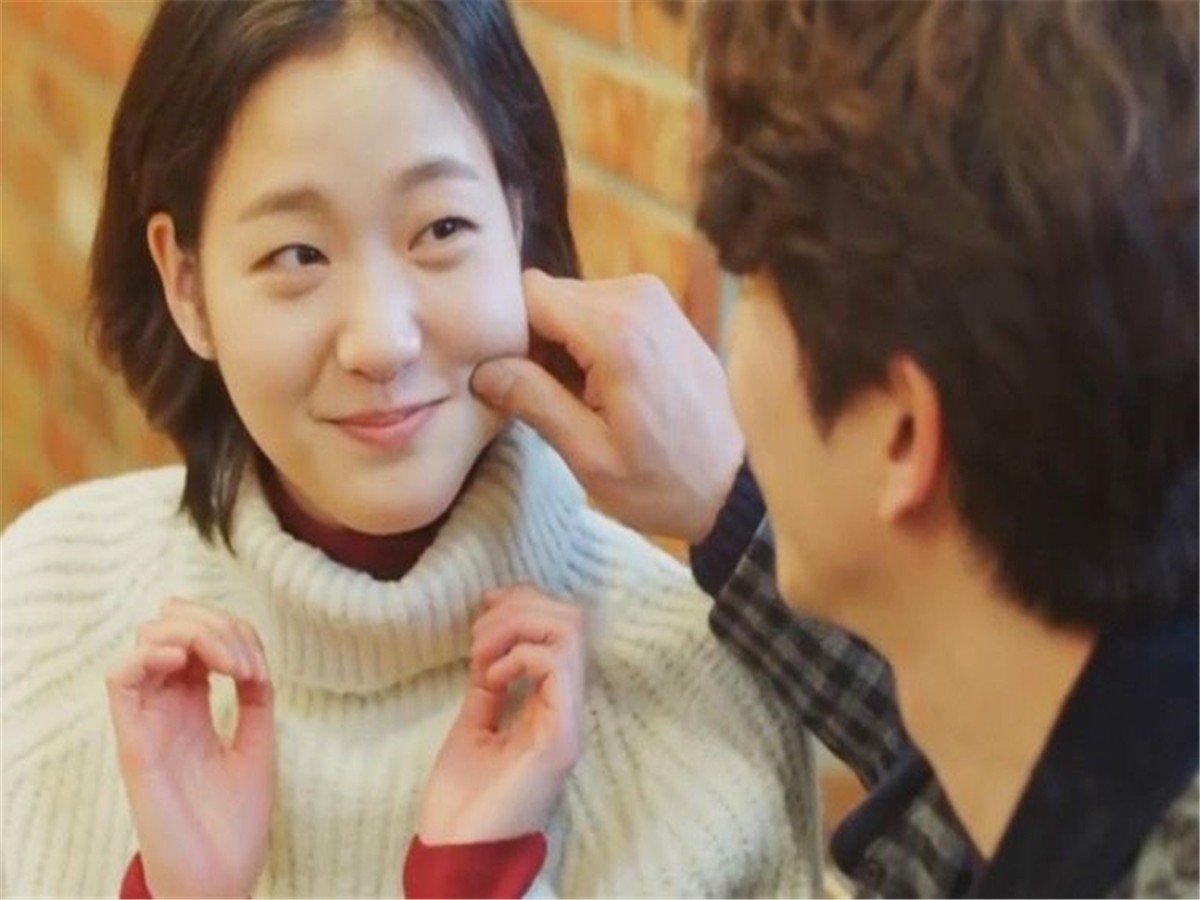 朋友每次伤心都会跟我说,我怎么安慰她会比较好?