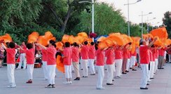 节电专家建议城里人学农民不熬夜少跳广场舞，此说法是否有些脱离时代？