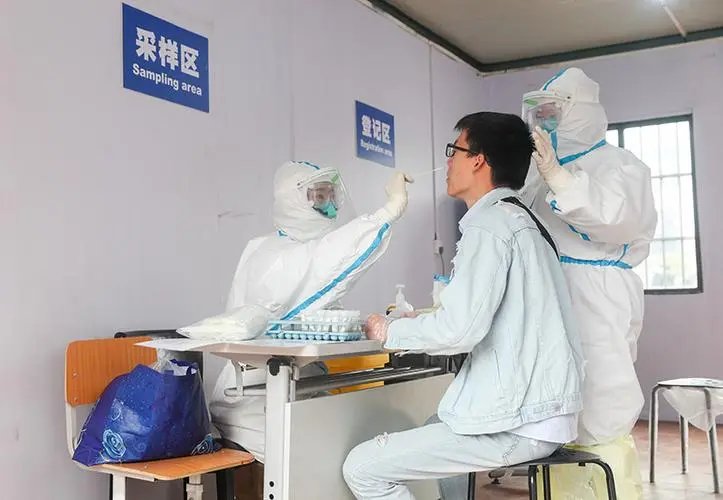 上海一核酸点被砸，涉事男子被处罚，此男子受到了什么样的惩罚？