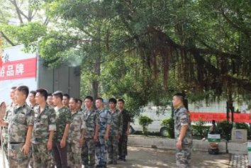 兵哥哥吃早饭付款五次遭藤县老板拒绝,当地到底发生了什么?