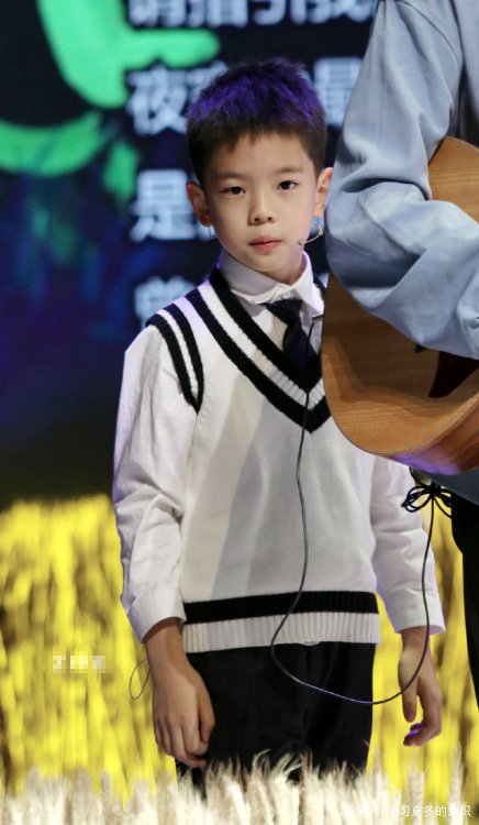 霍思燕儿子音乐剧表演高清照曝光，嗯哼在舞台上的表现如何？