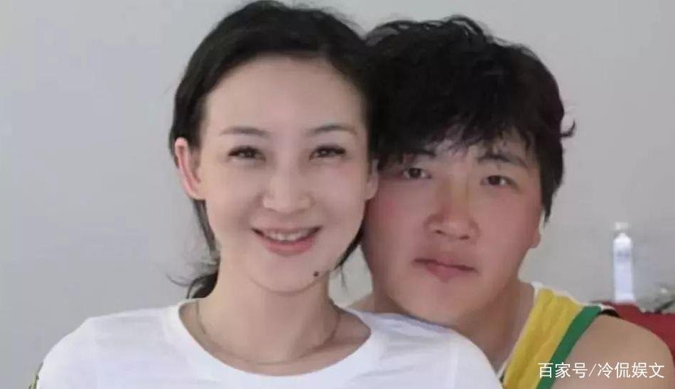 买红妹女儿前途被毁,如今51岁潘蔚的报应来了,为什么会这么说?