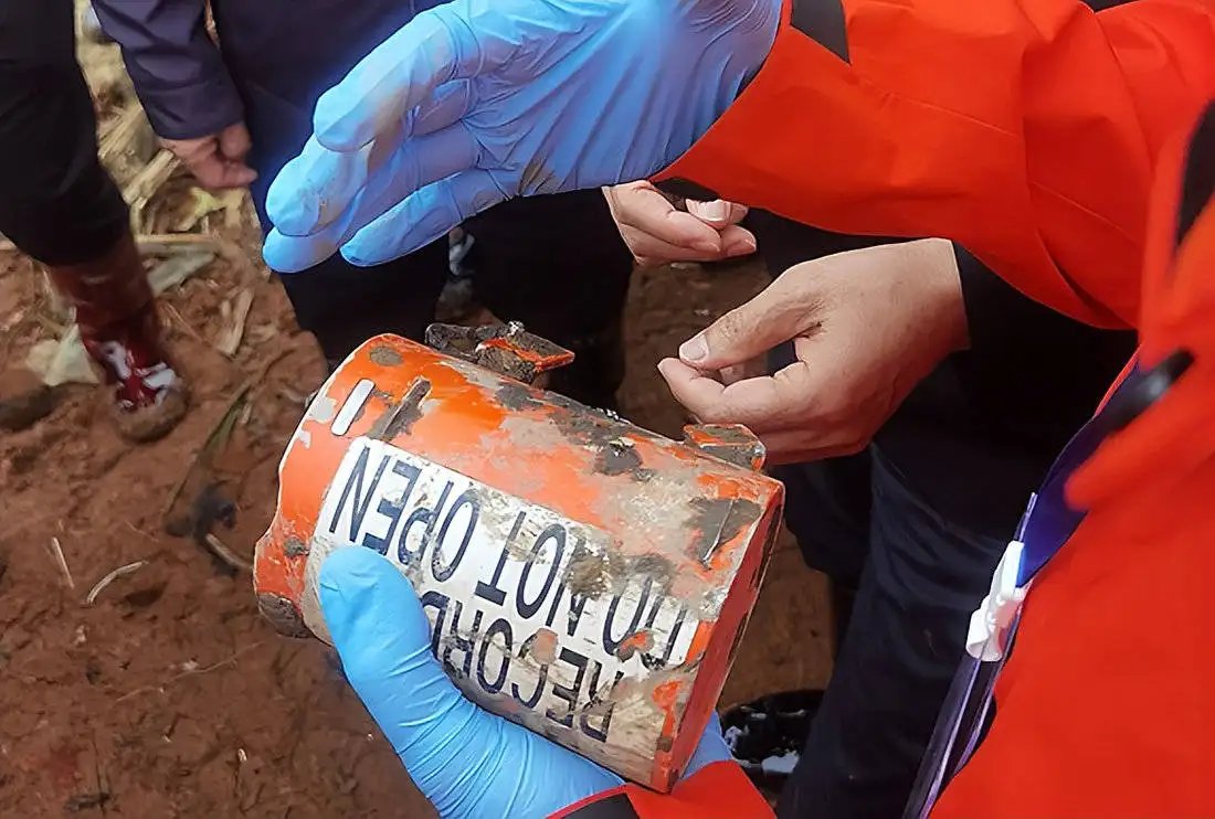 东航客机第二部黑匣子里面有什么信息？这部黑匣子到底有多重要？