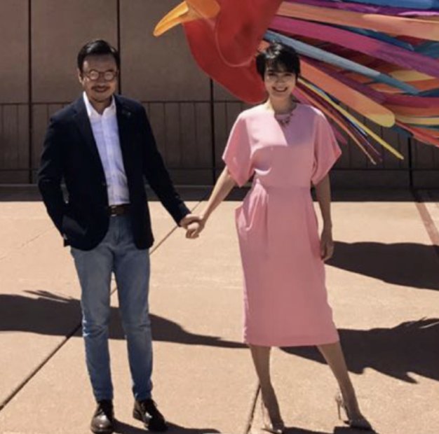 41岁杨乐乐罕露面，瘦到脸颊凹陷显老十岁，曾经的她经历了什么？