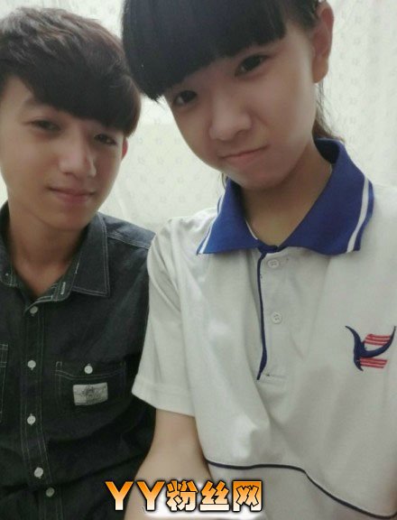 高泽文的女朋友是不是他们参加变形计第一期时他牵着的哪个女�