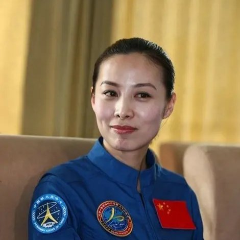 为了让王亚平在太空“美起来”，专家为她准备了怎样的化妆品？