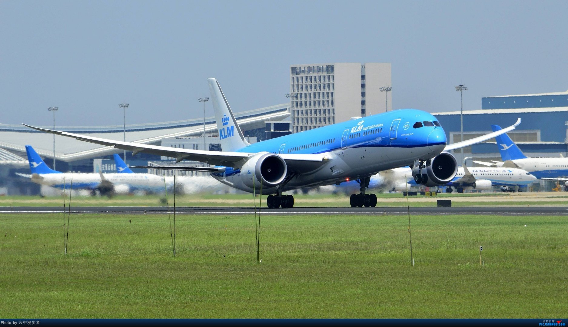 100多名中国乘客滞留美国，目前他们面临什么样的困难？