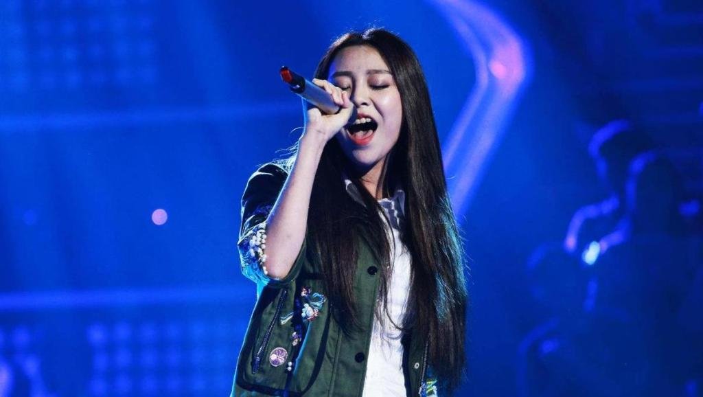 不管风雨淋湿不管岁月蹉跎你的情是什么歌曲？