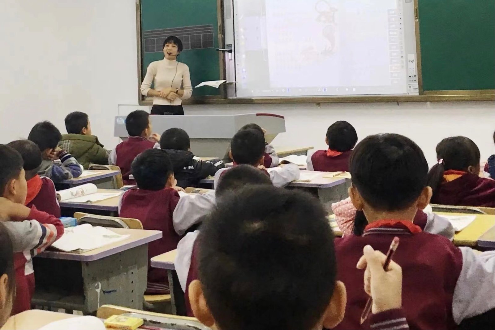 秋高气爽的秋高指的是?