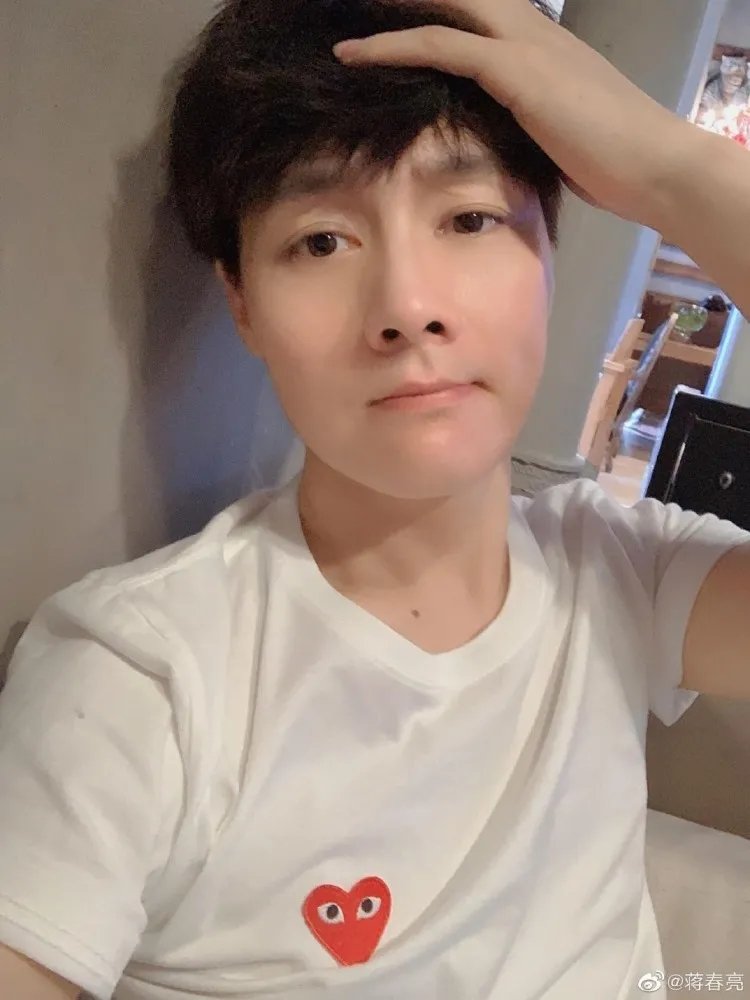 青年导演蒋春亮去世，陈嘉上发文悼念，他们之间的关系如何？