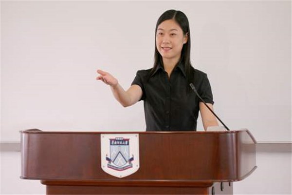 老师站楼道给学生讲课，学生真能听清楚？