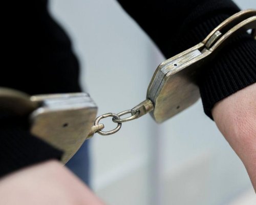 女子网上玩姐弟恋，见面遭敲诈5万元，如何防范此类骗局？