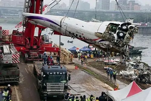 台湾发生轻航机坠机事故，此次事件带来了哪些警示?