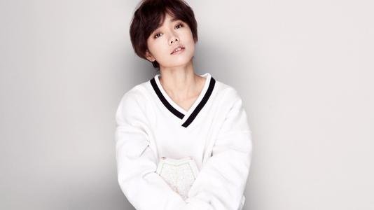 许飞给姐姐们写小作文，她是不是一个文艺女青年？