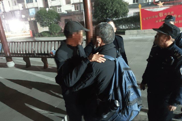 男子在杭州一墓地住了15年，被发现时他变成了什么模样？