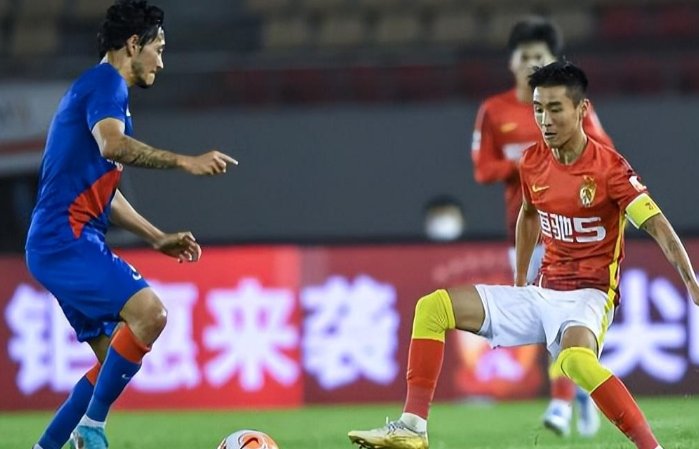 广州队与申花爆发冲突，双方到底是因何起的争执？