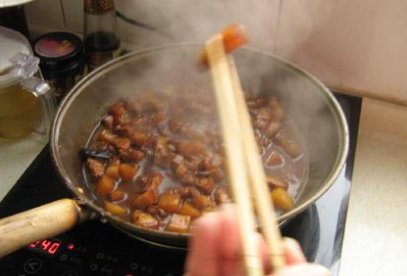 妈妈对你说：“今天晚上我要加班，晚点回来，别等我吃饭了。”