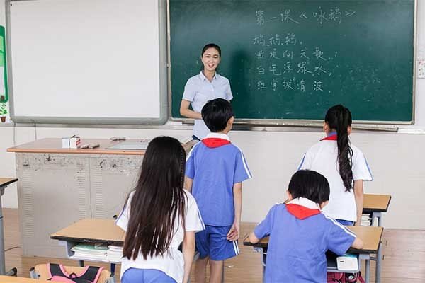 白丝语文课代表哭着说不能再的原因