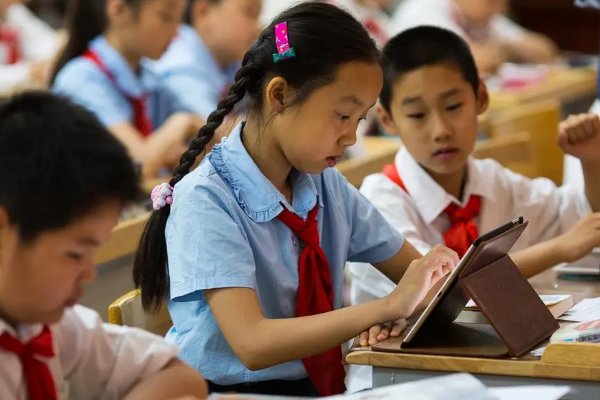 扼腕是什么意思