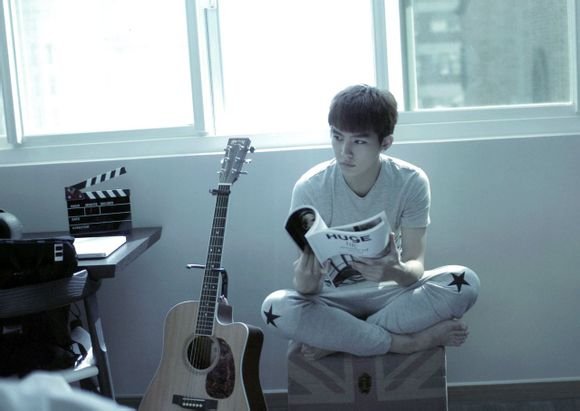 求炎亚纶高清写真照片