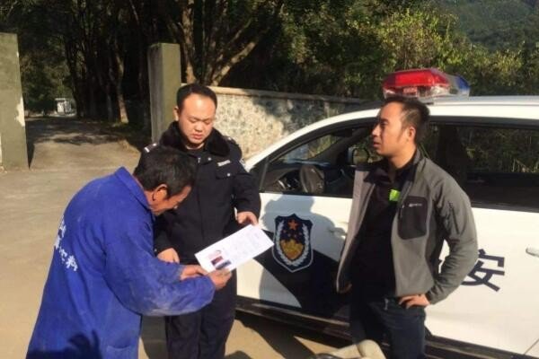 凶手逃亡20年终被抓获，女子红眼向警方道谢，她与凶手有何不共戴天之仇？