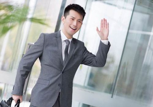 hi there或hello there，口语中怎么用，适用于什么对象，望详细解答，不要抄袭谢谢！