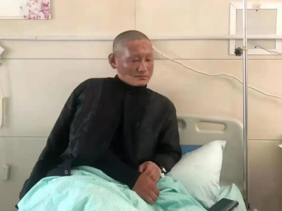 浙江95后帅警官救火后竟然一夜白头，这是一幕什么样的场景？