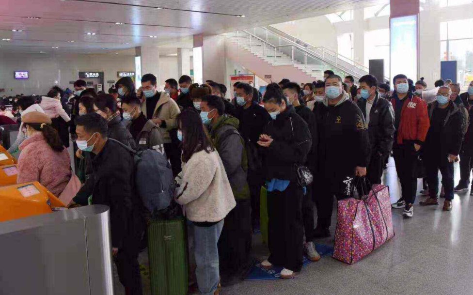 2022年春运期间，被打工人的春运破防瞬间，他们的心声是否值得被聆听？