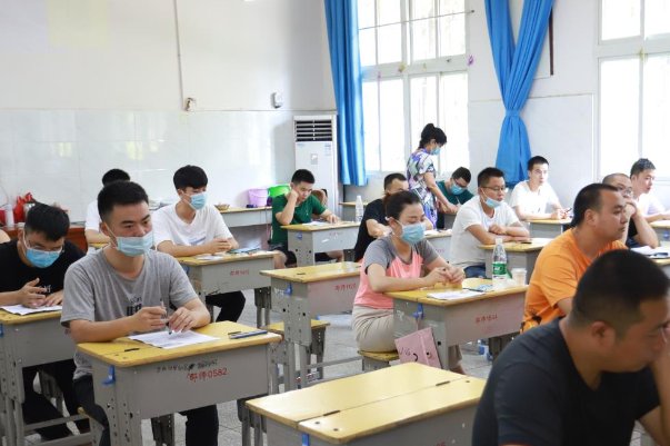 医药代表的资格证书如何考取呢？