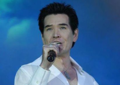 费翔回应人在伦敦微博IP显示上海，他让你勾起了哪些回忆？